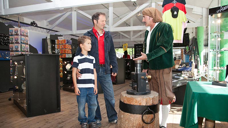 Familie im Silbershop